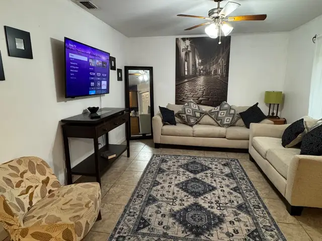 Bliss 3 furnished rental in Hollywood, FL – photo 3