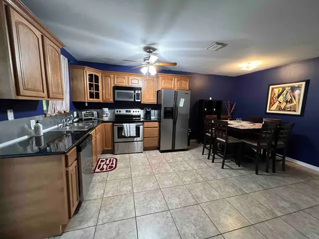 Bliss 3 furnished rental in Hollywood, FL – photo 5