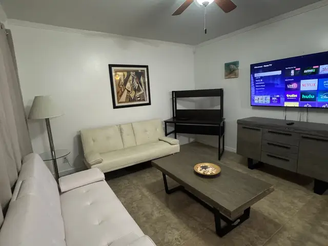Bliss 4 furnished rental in Hollywood, FL – photo 3