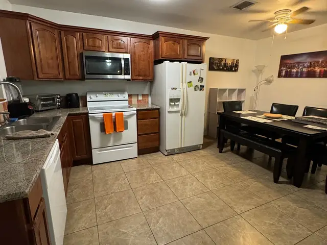 Bliss 5 furnished rental in Hollywood, FL – photo 5