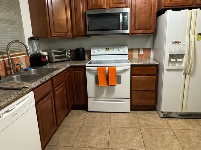 Bliss 5 furnished rental in Hollywood, FL – photo 6