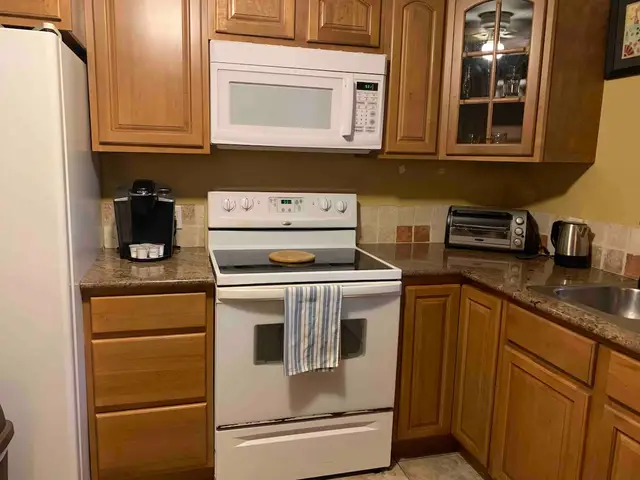 Bliss 6 furnished rental in Hollywood, FL – photo 3